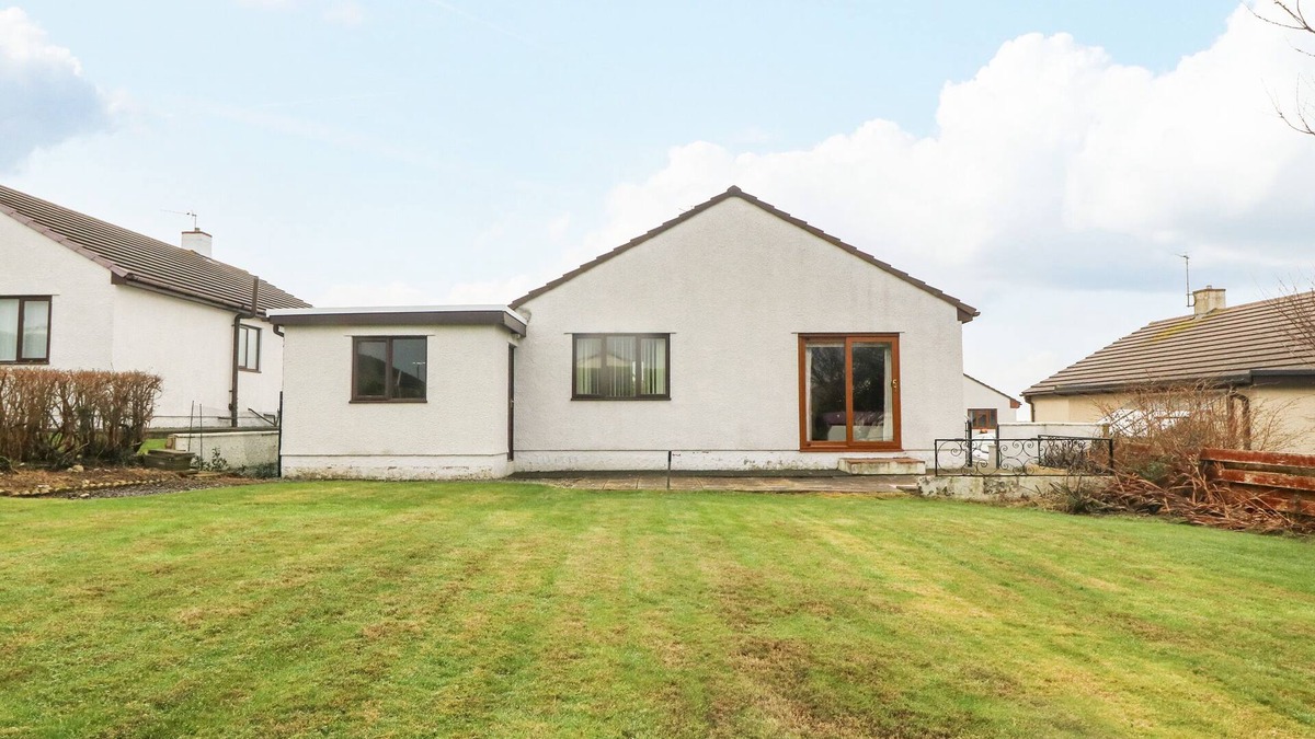 Holyhead Cottage | ARWELFA, pet friendly, country holiday cottage in Valley