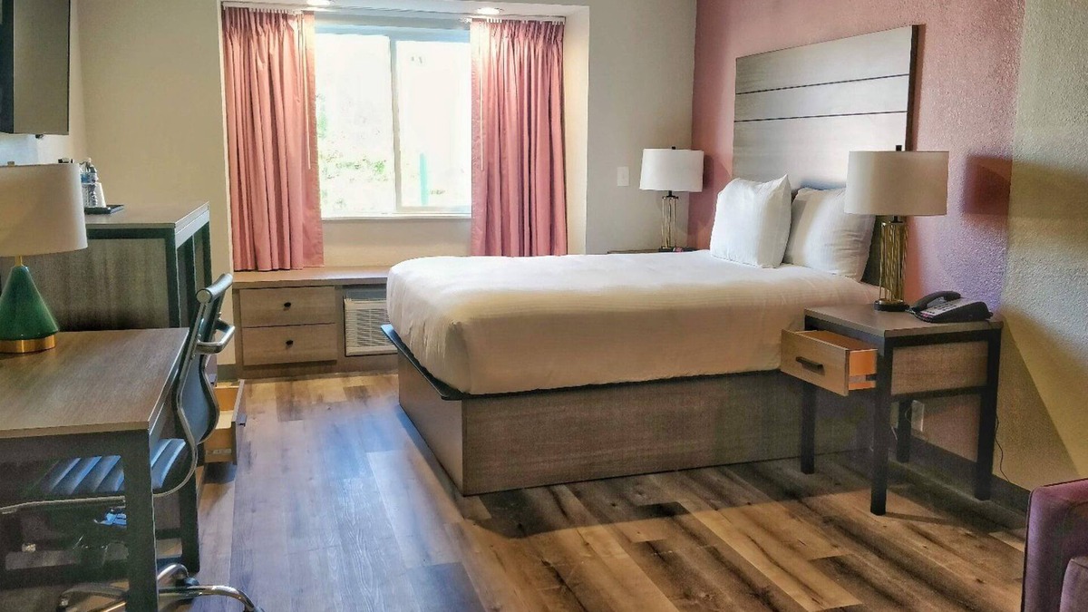 Irving Hotel | Arya Inn & Suites