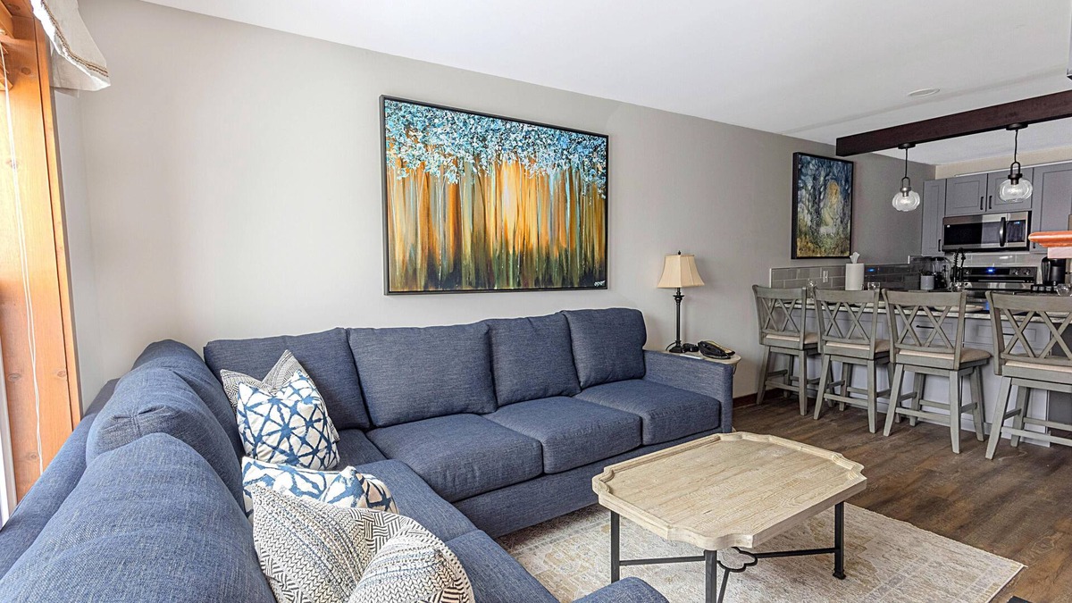 Snowshoe Condo | AS 226 - Luxe Village Haven – Hike, Breathe, Relax. Heated pool & jacuzzi.