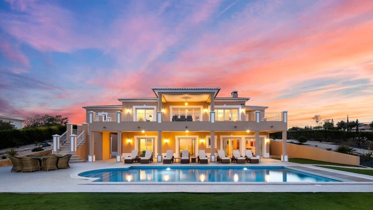 Luz Villa | As Palmeiras - Luxury 4 bedroom villa with pool and stunning ocean views!