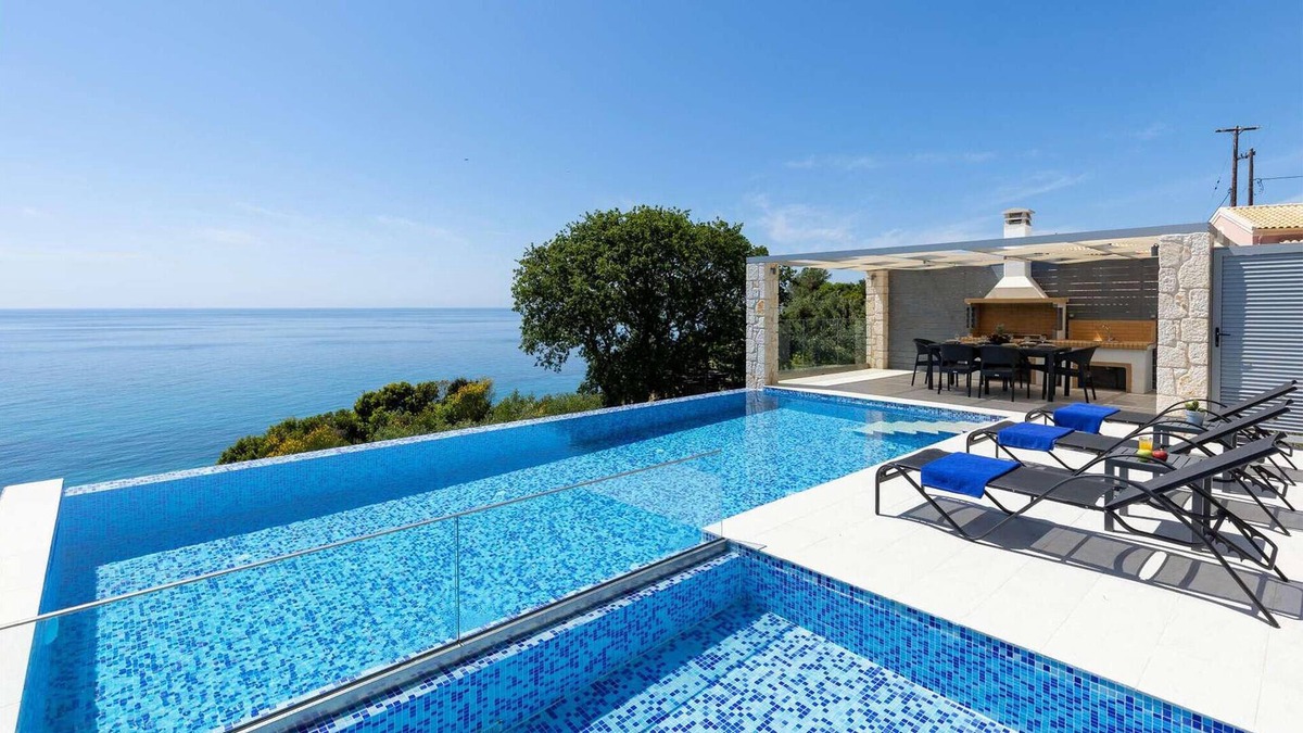 Agios Matthaios House | As part of our Luxury Collection, this house offers an extra degree of luxury in the form of, for ex