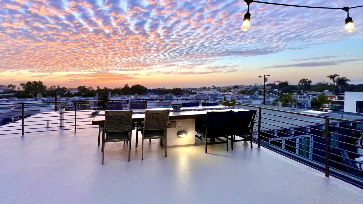 Hermosa Beach House | AS SEEN ON TV! SPECTACULAR NEWER LUXURY HOUSE, STEPS TO BEACH, HUGE THEATER!!