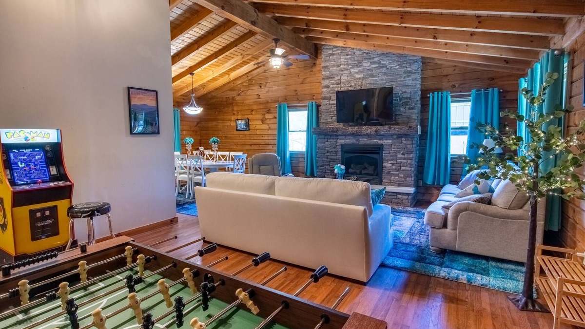 Mount Nebo Cabin | Ascension Cabin - huge yard, hot tub, above stream