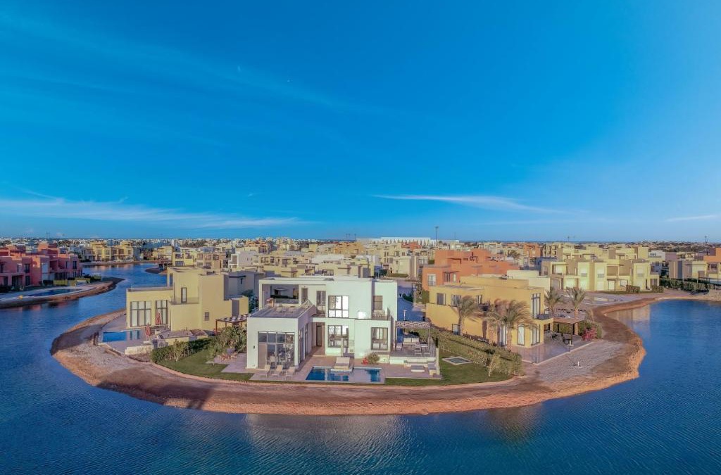 El Gouna Villa | Ascot Bay, Premium 5BR Lagoon Beach House & Pool in Tawila, El Gouna