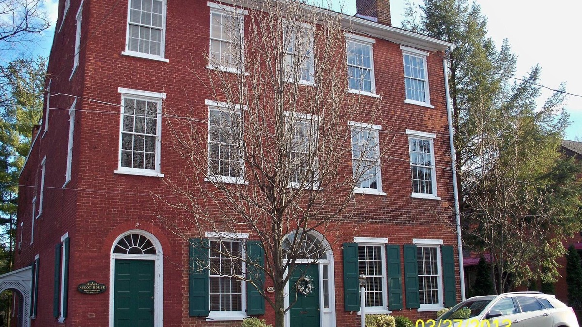Marietta Bed & Breakfast | Ascot Bed & Breakfast Sleeps up to 16+