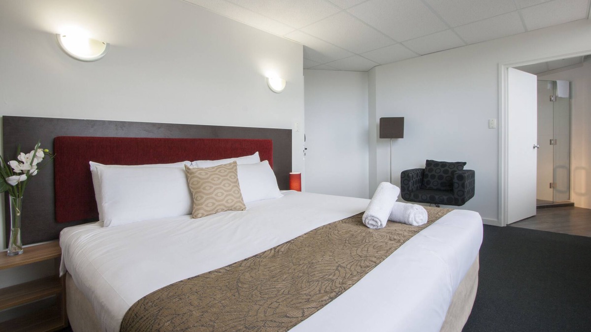 Newton Hotel | Ascotia off Queen