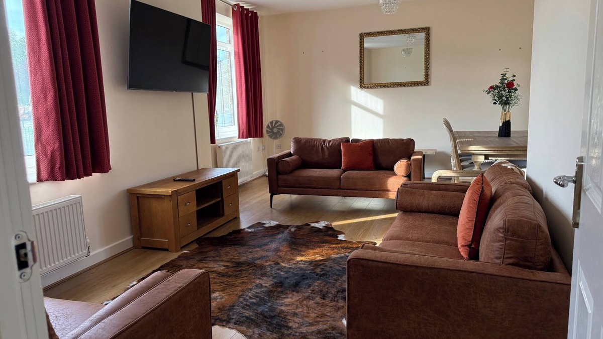 Bletchley House | Ashland Cottage in Milton Keynes
