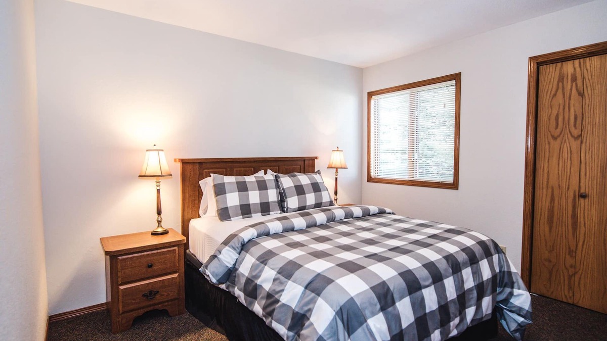 Red Lodge Condo | Aspen Cozy 2 Bed/2 Bath Condo Unit #8 on Golf Course with Hot tub/Sauna/Pool