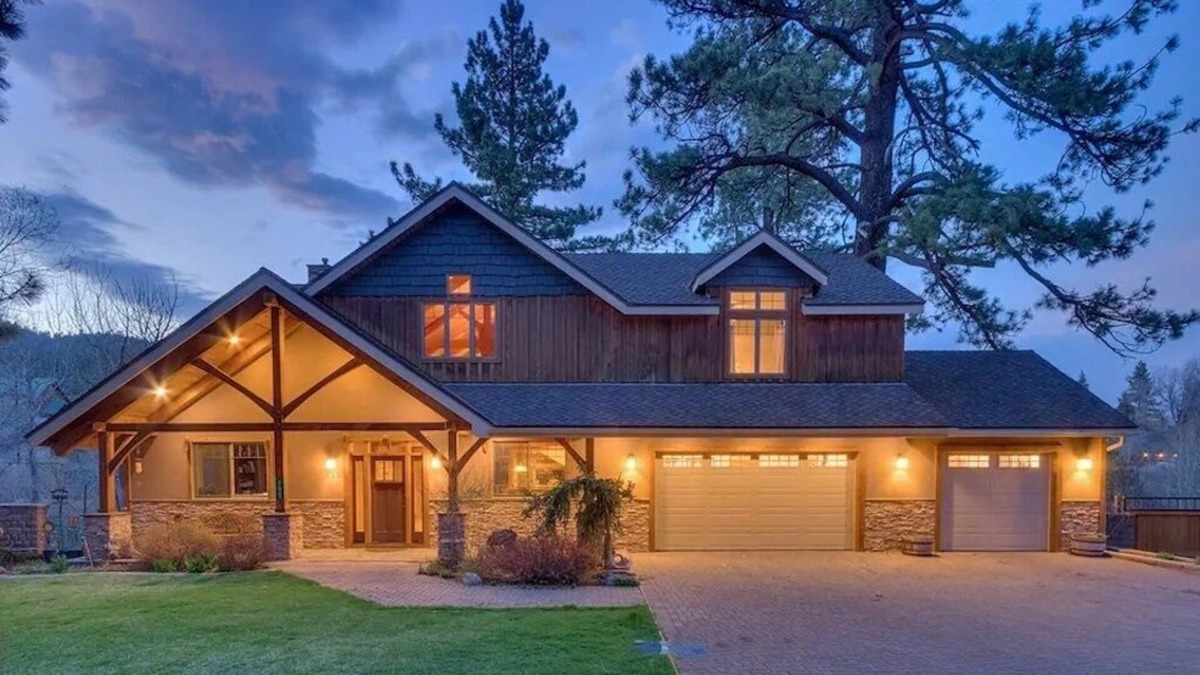 Markleeville Cabin | ASPEN CREEKSIDE LODGE- A Stunning Family and Corporate Retreatnn