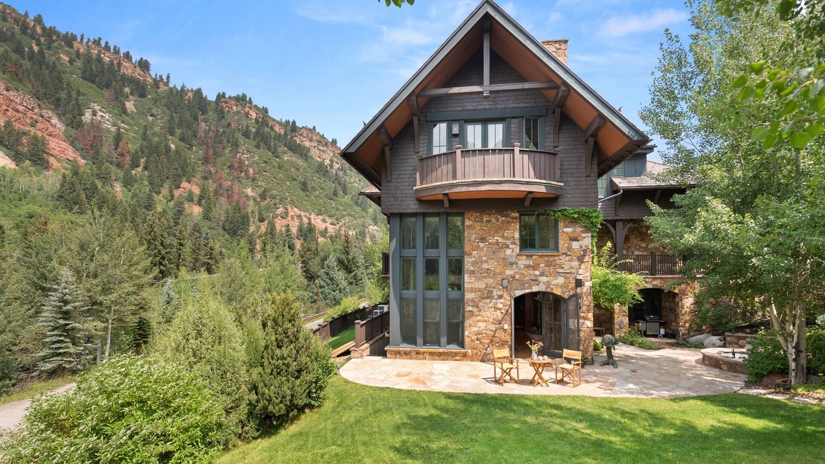 Aspen House | Aspen Highlands House ski-in ski-out; Ritz Carlton privileges; free taxi to town