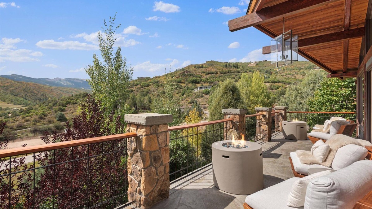 Brush Creek Village House | Aspen Luxury 4 bedroom Mountain Retreat