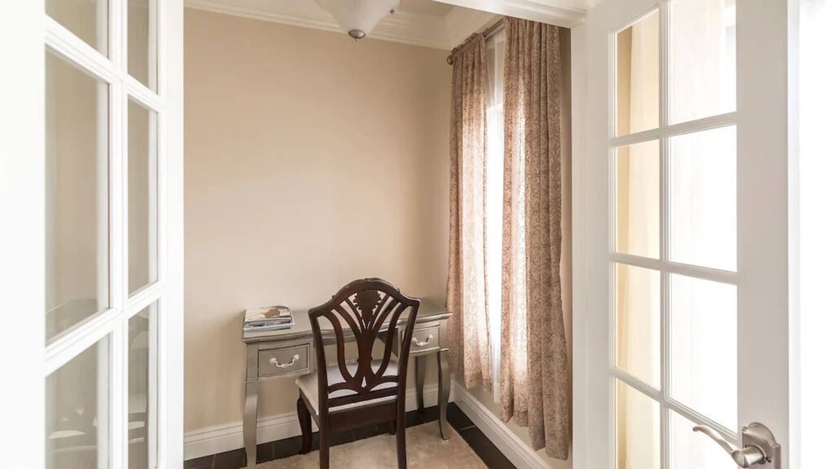 North Park Apartment | Aspenwood Manor- Magnificent and Luxurious Vienna-inspired condo!