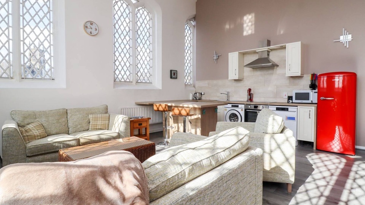 Huddersfield Cottage | ASQUITH PENTHOUSE, character holiday cottage in Huddersfield