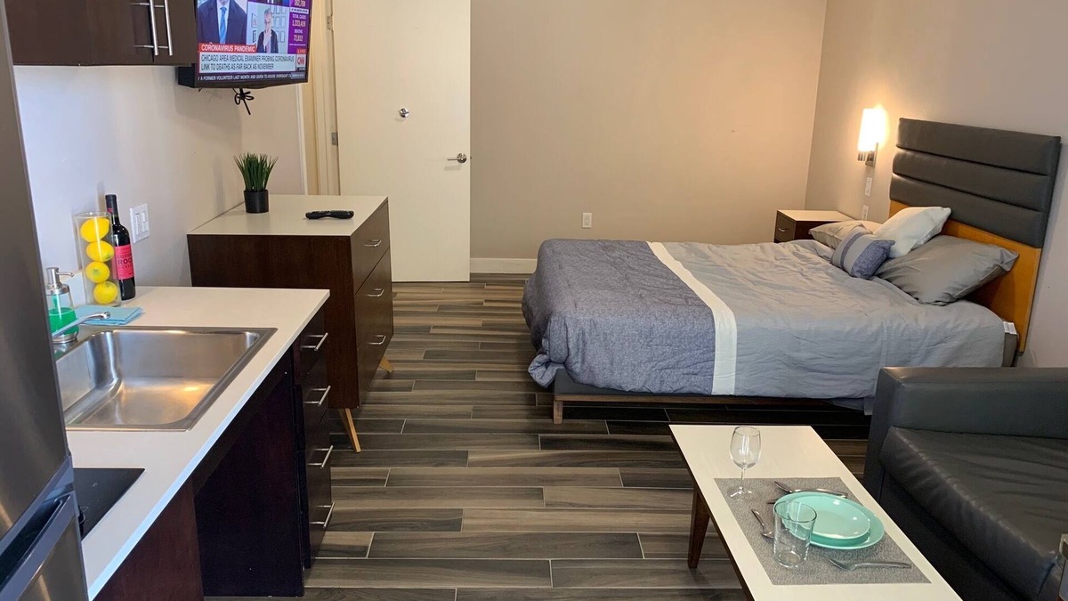 Old Town Hotel | Assessable Studio equipped kitchen, Queen bed + Full sofa-bed. Walk to Old Town