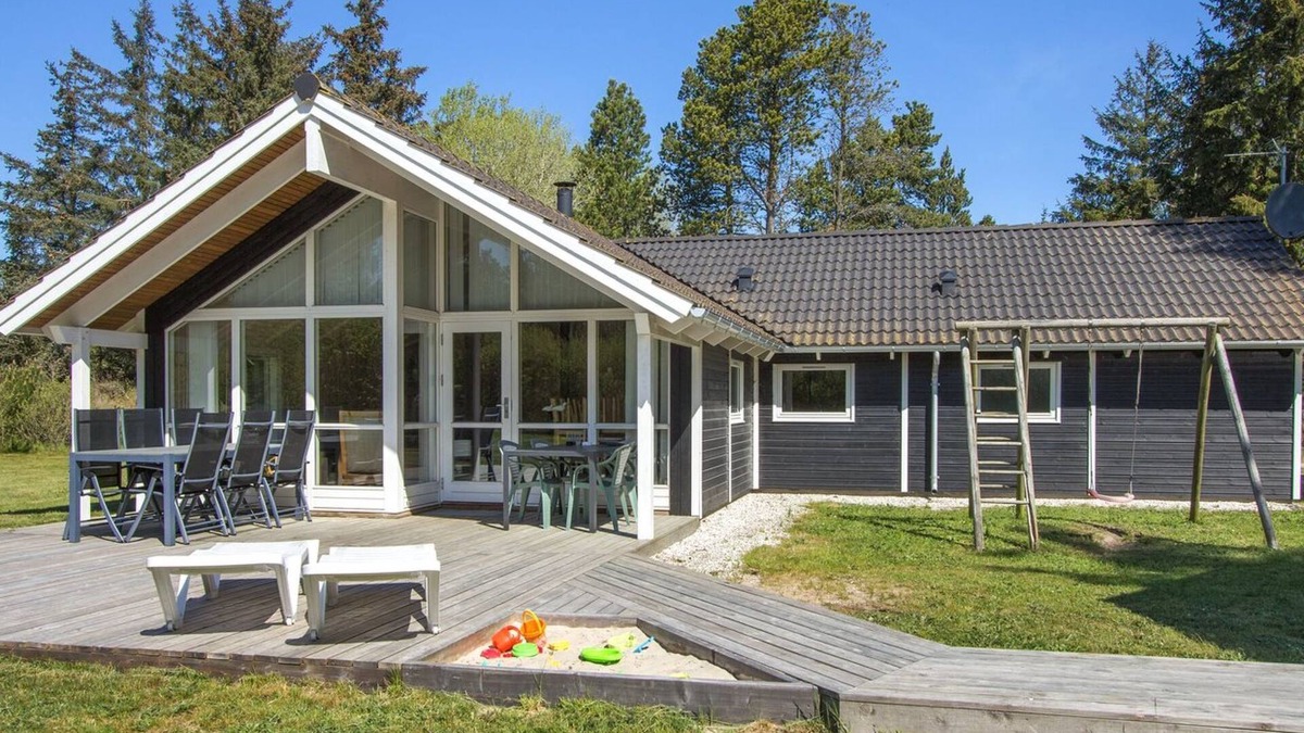 Hou House | "Åsta" - 1.7km from the sea by Interhome