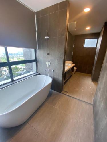 Ampang Apartment | Astoria 4r3b 5minsklcc bathtub waterfilter newcondo bigbalcony