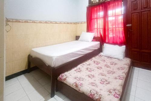 Mataram Hotel | Astri Homestay Carkranegara Mataram Mitra RedDoorz