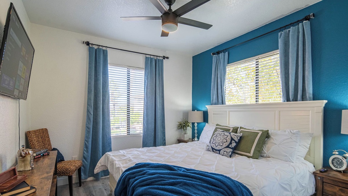 Tempe Condo | ASU + Mill Ave Stay | Pool | Free Parking + Gym