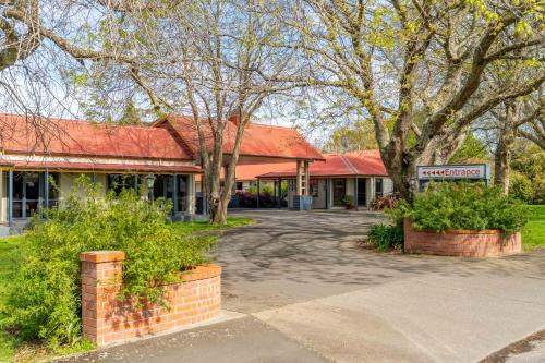 Greytown Hotel | ASURE Oak Estate Motor Lodge