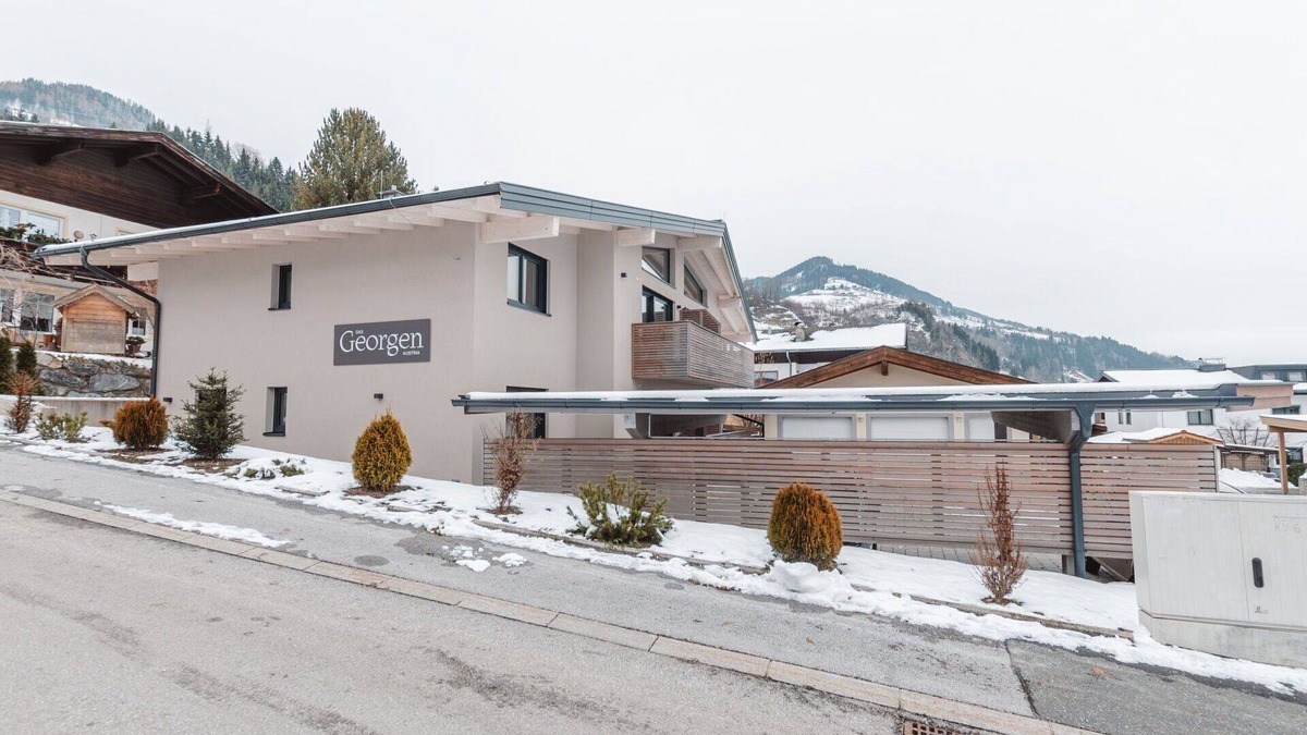 Gries Apartment | Lovely apartment for 8 guests with WIFI, TV, terrace, pets allowed and parking