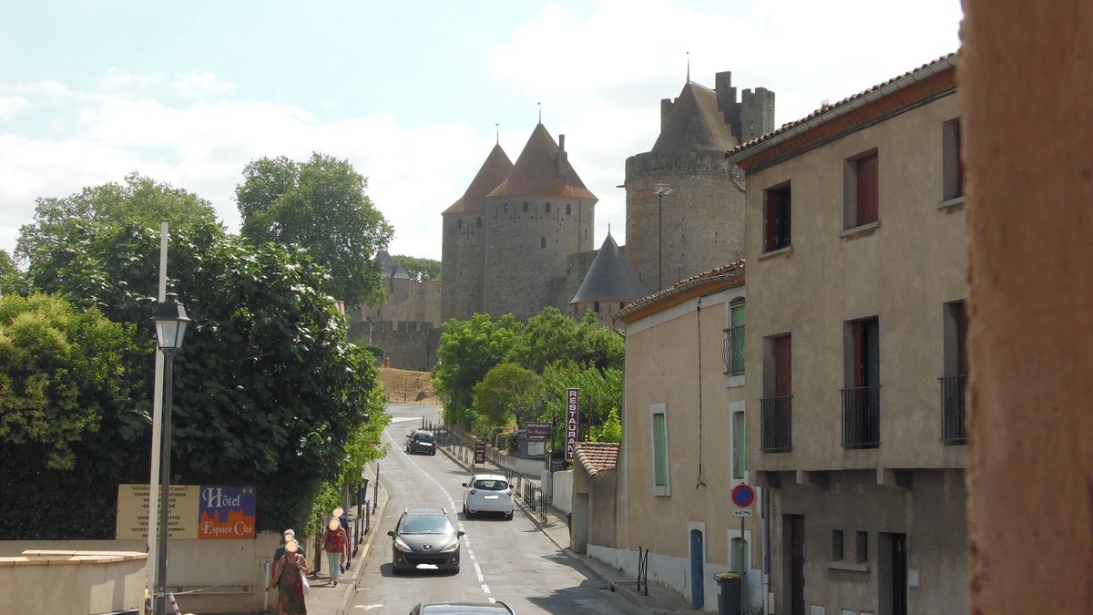 Carcassonne House | At Château de Jérôme, at the foot of the medieval town Pets welcome
