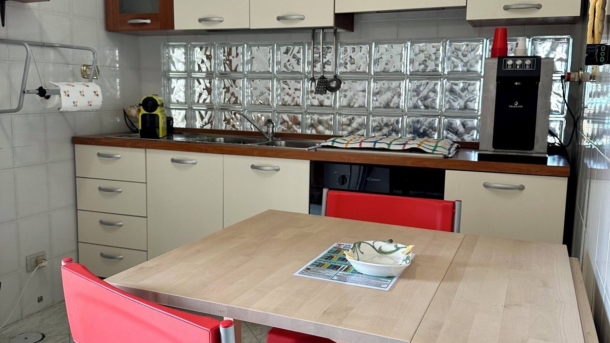 Baronissi House | At Luke's house