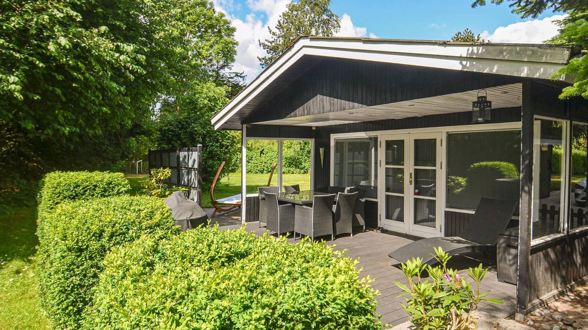 Idestrup House | At the end of a small side street and only about 150 m from the beach lies this cozy vacation home.