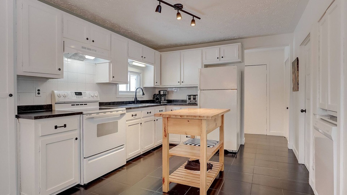 Austin Ski Chalet | At the foot of Mont Orford - Yellow Fish