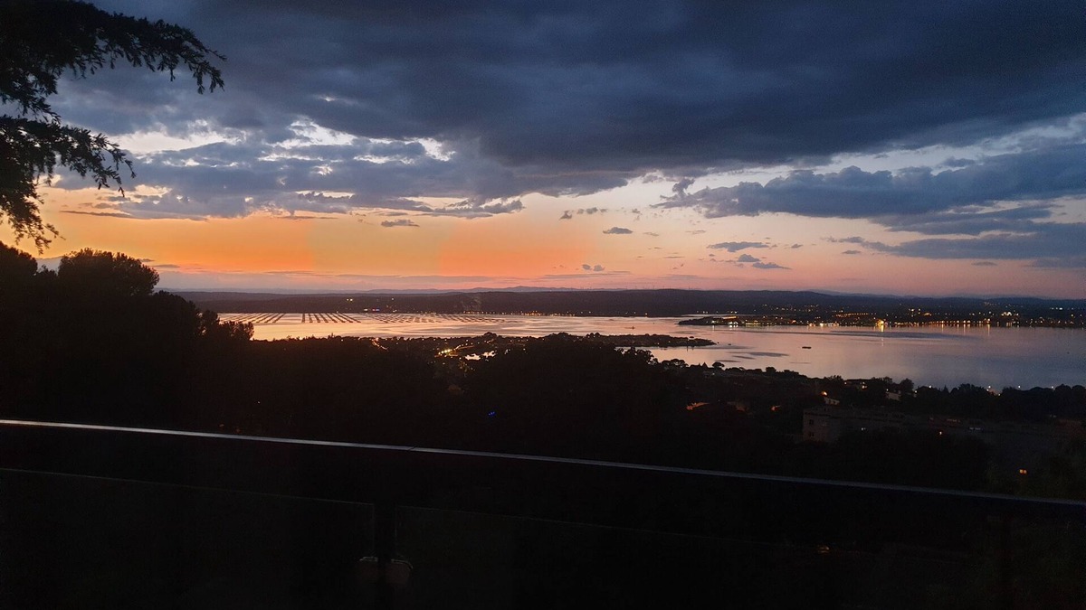 Sete Villa | At the summit of mont saint clair
