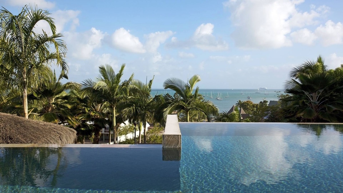 Airlie Beach Hotel | at Water's Edge Resort