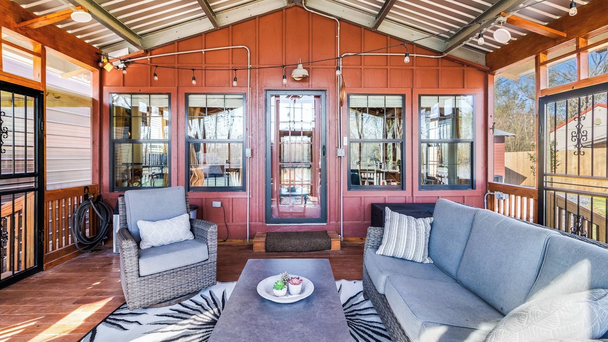 Atchafalaya Cottage | Atchafalaya River Cabin Sleeps 7