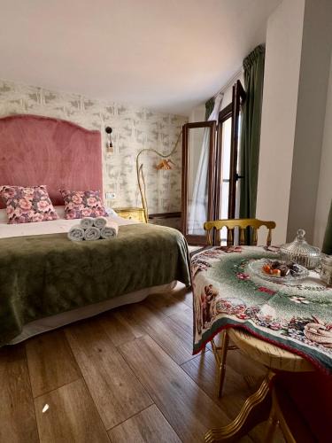Old Town House | ATENEO CUENCA Suites con cocina en el casco histórico