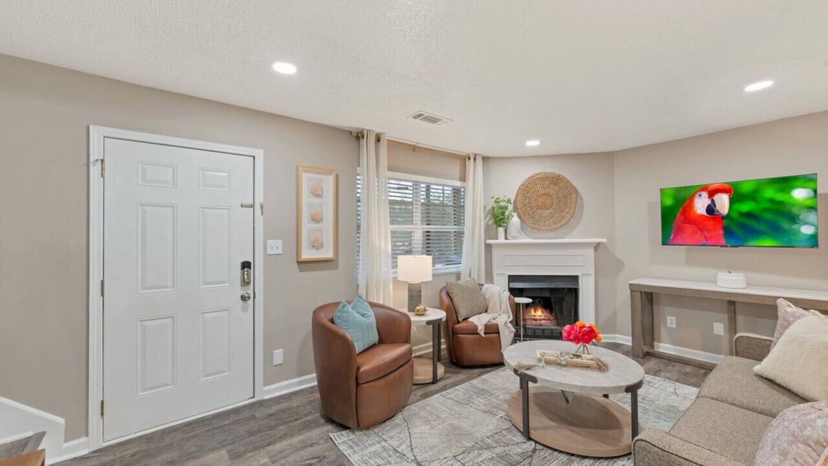 Woodstock House | ATH - Downtown Woodstock Luxury - Walk to Cherokee Amphitheater (1/4 mile) 3 Bedroom