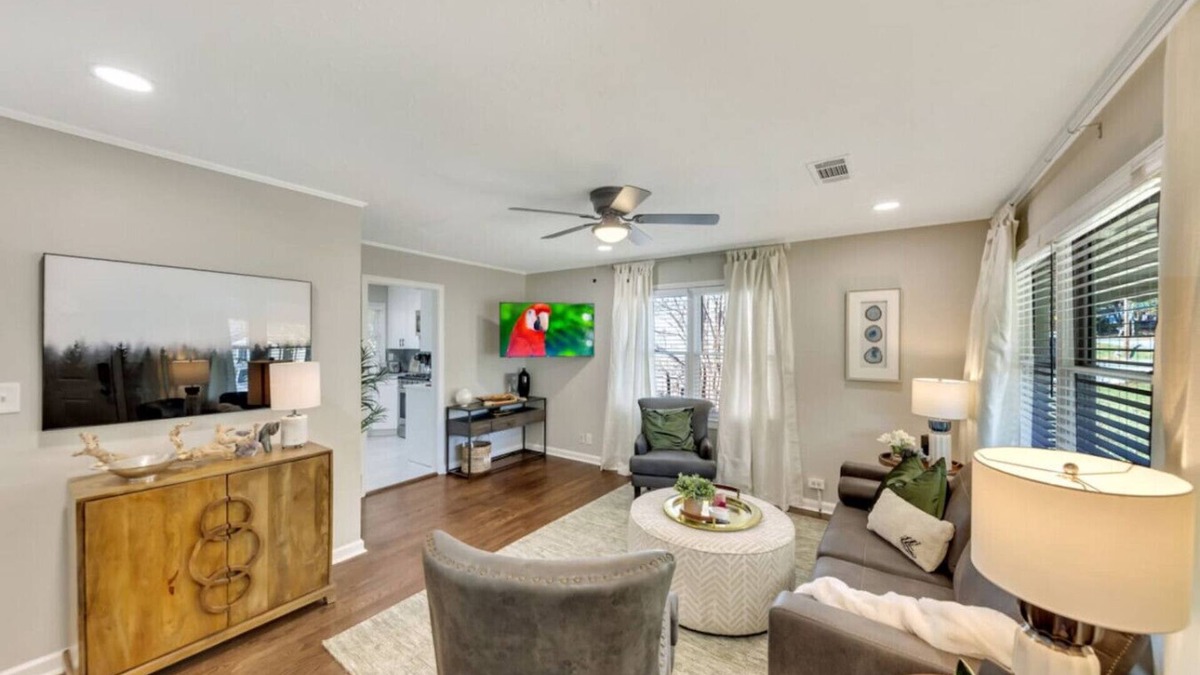 Fair Oaks House | ATH - Marietta/Smyrna convenience! Fenced yard and pet friendly. Beautiful!