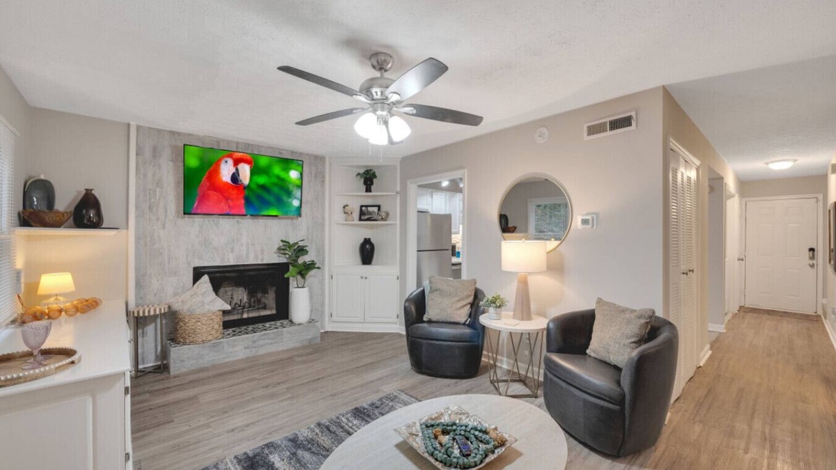 Smyrna House | ATH - Sleeps 4 - 2 Beds - Pet friendly - CC1