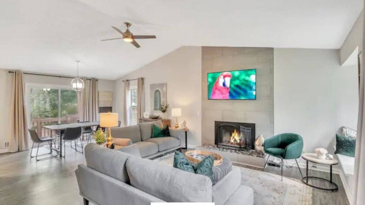 Woodstock House | ATH - Sleeps 6 - 3 Beds - Pet friendly - Hidden