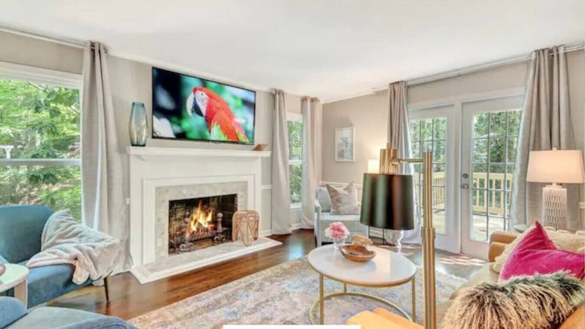 Dunwoody House | ATH - Sleeps 6 - 3 Beds Pet Friendly and fenced - Roberts