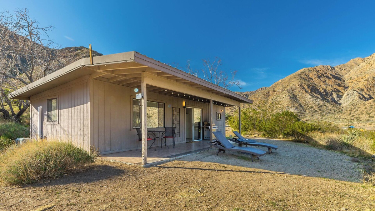 Morongo Valley Cottage | Athena Cottage- Panoramic Views on 25 acres at gated and private Hidden Passage