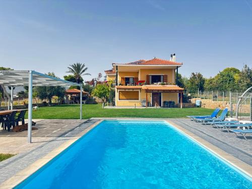 Pallini Apartment | Athens Countryside resort with pool