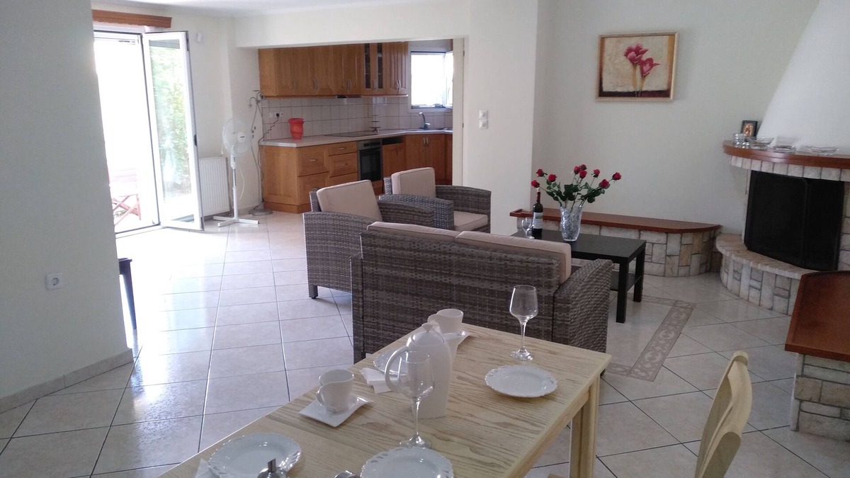 Voula Apartment | Athens-Voula Riviera Apartment with Gym