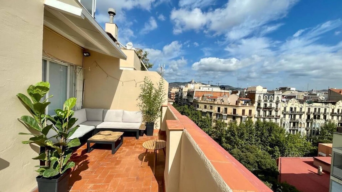 Sant Antoni Apartment | Atico 2B in Eixample. Top locations - views Sagrada Familia, Tibidabo, Montjuic