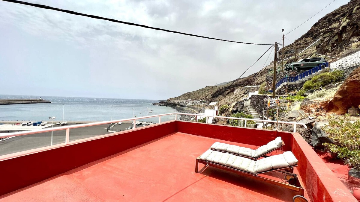 Puerto de la Estaca Apartment | Atico con vistas al mar, 100 m de la Playa