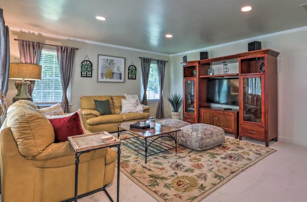Cliftondale House | Atlanta Area Cottage with Grill and Huge Yard!