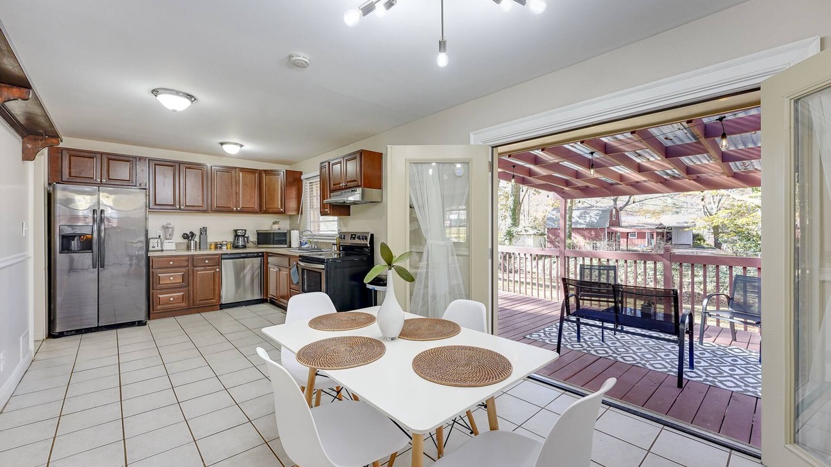 Smyrna House | Atlanta Luxury Home 1 mi from The Battery Sleeps 8