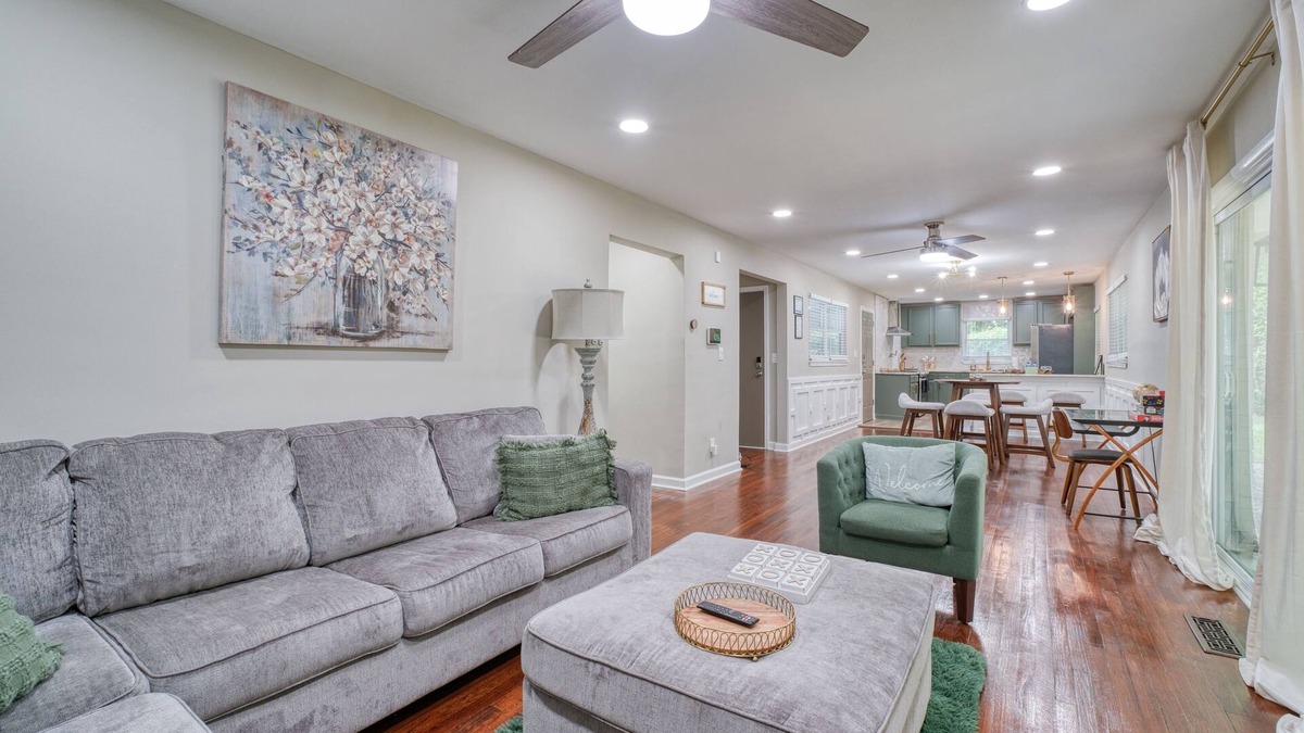 East Point House | Atlanta's East Point charm, just a 13-min drive away from Mercedes-Benz Stadium
