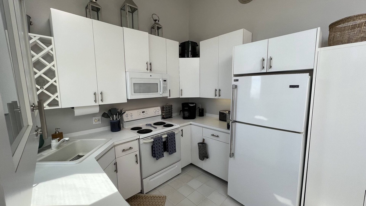Aquinnah Condo | Atlantic and Vineyard Sound Views - Walk to Beach!