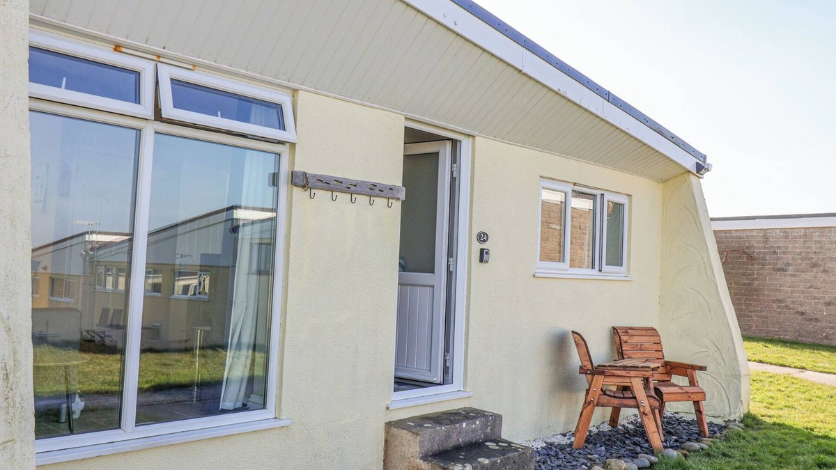 Widemouth Bay Cottage | ATLANTIC ESCAPE, pet friendly, with pool in Widemouth Bay