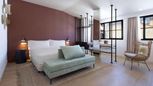 Golden Triangle of Art Hotel | Atocha Hotel Madrid, Tapestry Collection by Hilton
