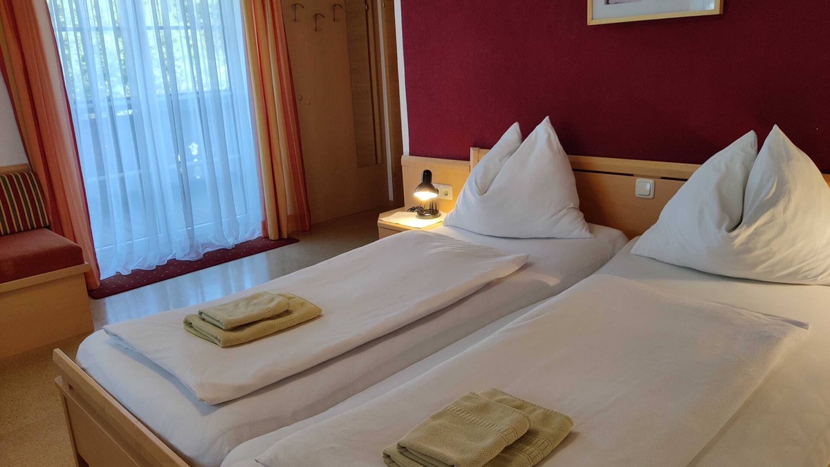 Sankt Georgen im Attergau Bed & Breakfast | Attersee - Frühstückspension Holzapfel