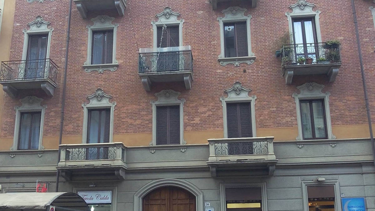 Cit Turin Apartment | Attic a few steps from the metro, from Porta Susa and from the Center.